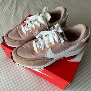 Women’s NIKE waffle debut sneakers. Size 8